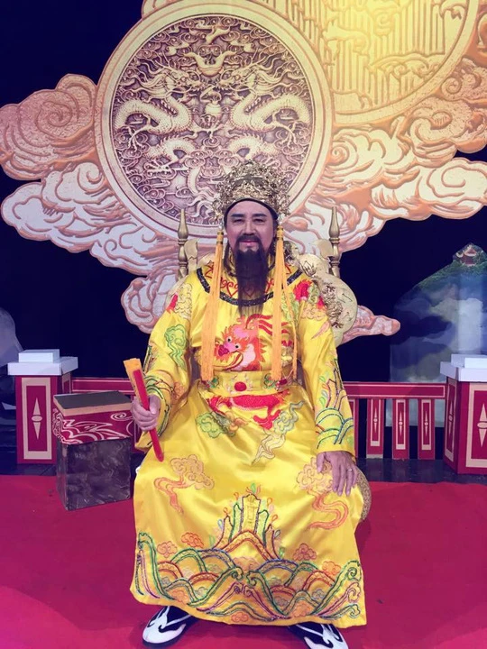 NSƯT Bảo Quốc vai Ngọc Hoàng trong vở kịch “Táo quân” 2016 của HTV