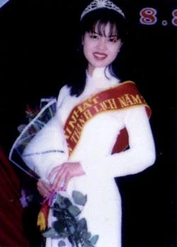 Á hậu Ngọc Oanh năm 20 tuổi