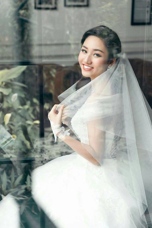 a-hau-tra-my-len-xe-hoa-voi-doanh-nhan-hon-10-tuoi