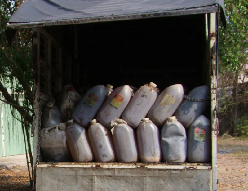 Bắt vụ vận chuyển hơn 6.000 lít dầu mỡ bẩn ảnh 1