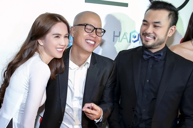 Bố mẹ Ngọc Trinh đi xem phim con gái đóng