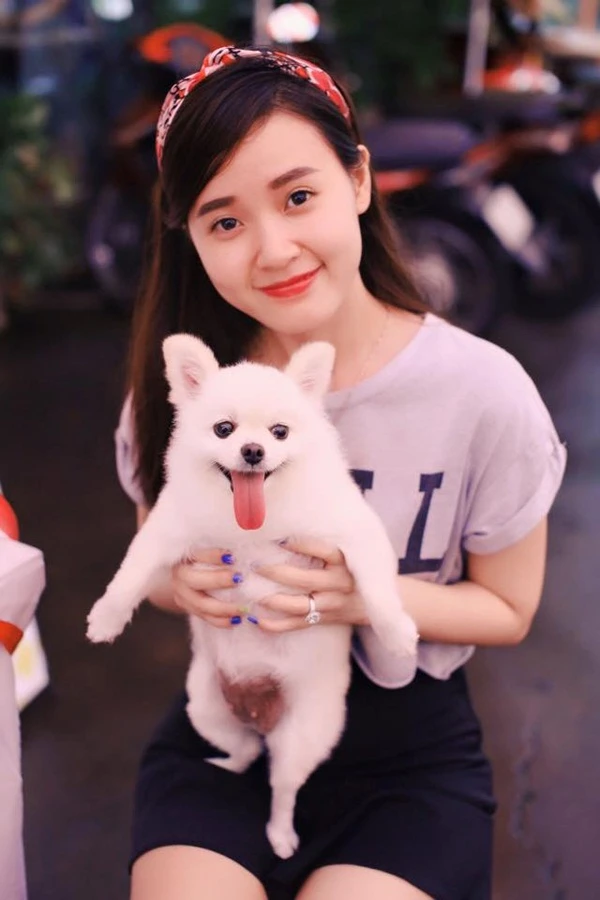 Thời trang đời thường của Midu khá đơn giản, trẻ trung. Vóc dáng thanh mảnh cũng khiến người đẹp trẻ lâu.