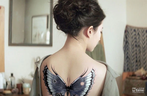 luu-diec-phi-khoe-vai-va-lung-tran-nuot-na-6