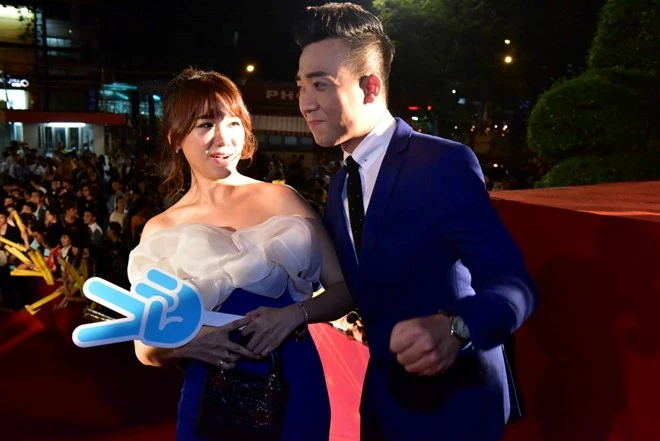 Hari Won va Tran Thanh tuoi tan tren tham do HTV Awards hinh anh 4