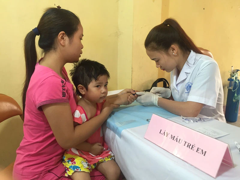 Người dân thôn Đông Mai được thải độc chì ảnh 1