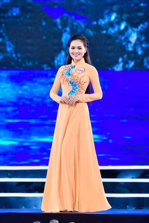 Trần Thị Thu Hiền cao 1m68, có gương mặt và nụ cười ngọt ngào như Hoa hậu Diễm Hương