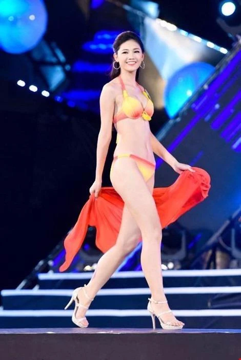 Với lợi thế cao 1m80 và sở hữu ba vòng: 81-62-99, Ngô Thanh Thanh Tú được xem là ứng cử viên sáng giá nhất cho vương miện Hoa hậu Việt Nam 2016