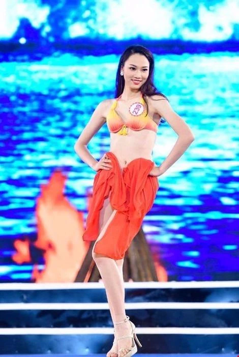 Thủy Tiên cũng là một trong số người đẹp sở hữu chiều cao vượt trội - 1,79 m