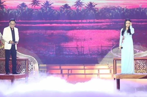 Nghệ sĩ Tấn Hoàng và đạo diễn Phi Nga song ca bài hát "Đoạn cuối tình yêu"