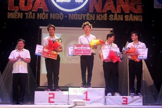 Giây phút đăng quang của Hồ Đắc Thanh Chương