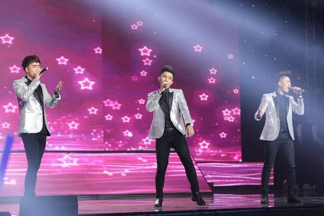 Nhóm nhạc nam The Wings của nhạc sĩ Dương Khắc Linh gây ấn tượng với phong cách trẻ trung, tươi sáng và khả năng bè phối điêu luyện. Các chàng trai sở hữu vẻ ngoài bắt mắt nên nhận được nhiều tình cảm từ fan nữ. The Wings nhận được 12,86% bình chọn, đứng thứ tư. Ảnh: VNE