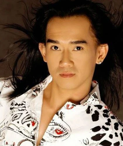 Minh Thuận với mái tóc dài lãng tử khi ở trên đỉnh cao sự nghiệp ca hát. Ảnh Ngôi sao