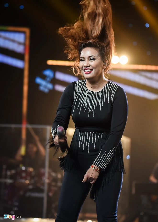 Janice Phuong khoc nuc no khi dang quang Vietnam Idol hinh anh 2