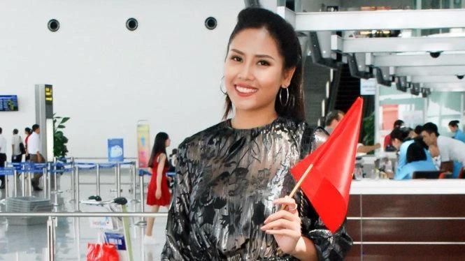 Nguyễn Thị Loan, Phương Linh đi thi sắc đẹp quốc tế ảnh 1