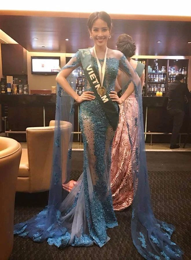 Nam Em tiếp tục về nhì phần thi Trang phục dạ hội ảnh 1