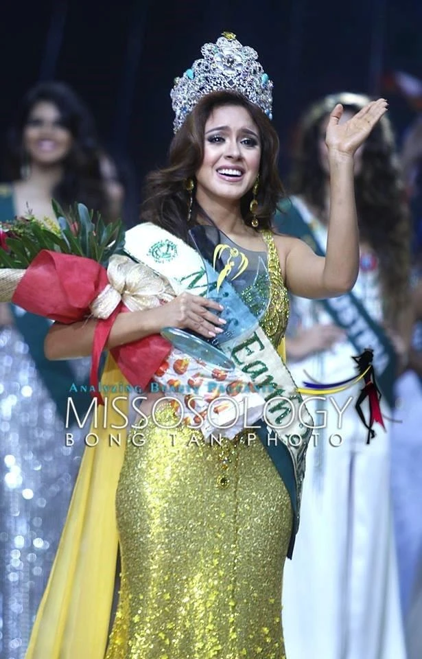 Trước chung kết, cô cũng đoạt huy chương ở nhiều phần thi phụ như đầm dạ hội, áo tắm, trang phục dân tộc. Ảnh ZING