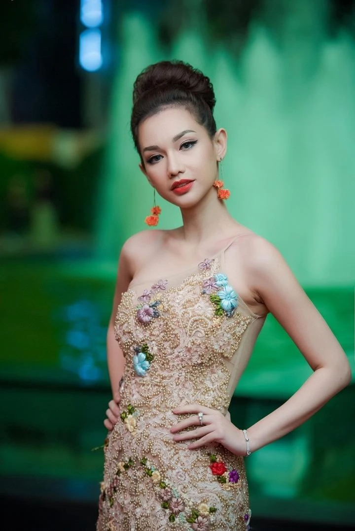 Showbiz Việt đổ bộ thảm đỏ LHP quốc tế Hà Nội ảnh 8