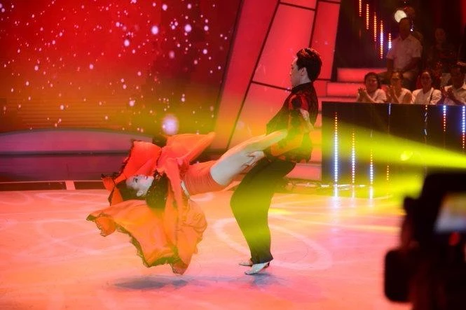 Tố Tố và Đình Lộc biểu diễn tại chung kết. Ảnh: TTO