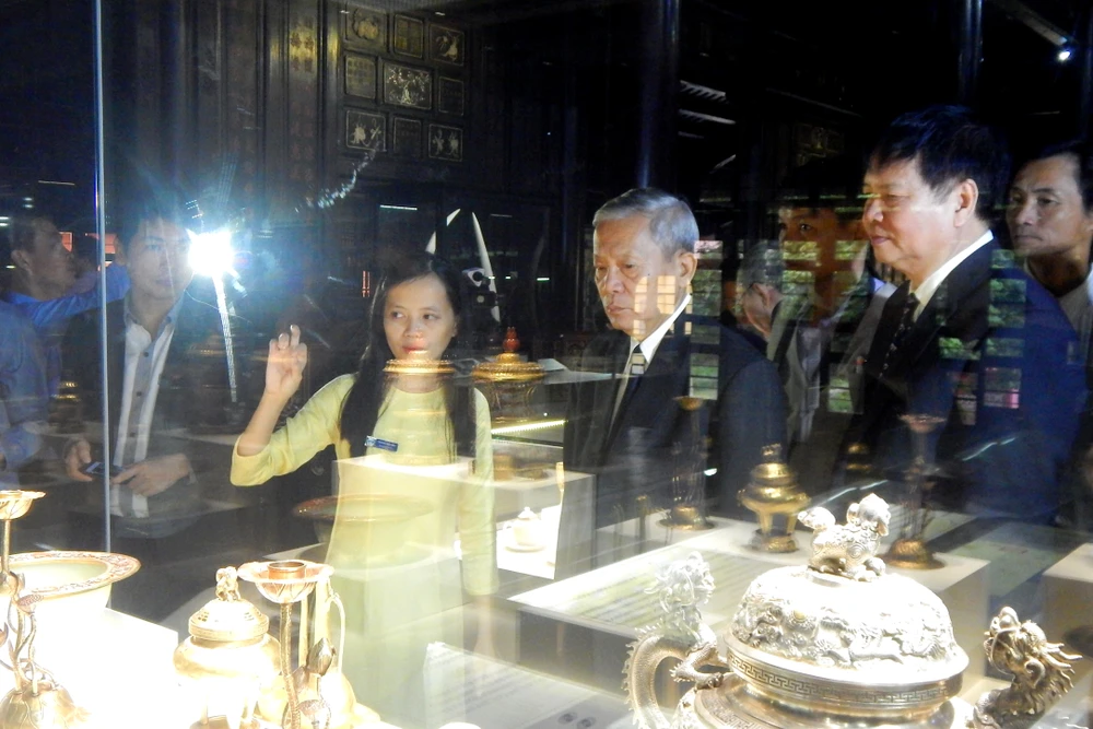 Huế:Chiêm ngưỡng bảo vật triều Nguyễn sau 71 năm trở về ảnh 4