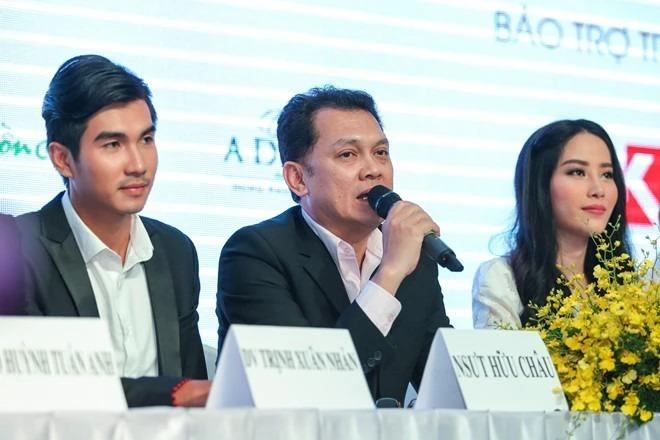 Bộ ba diễn viên chính vẽ nên bức tranh đầy tình thương của gánh hát lô tô Phù Hoa. Ảnh: Zing