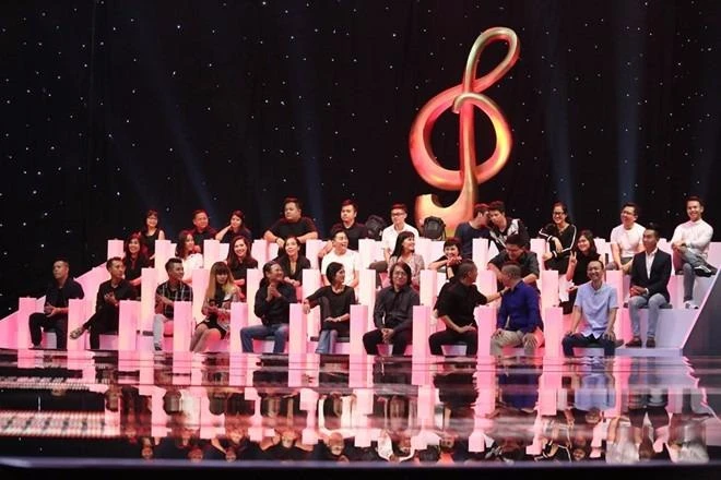 Hội đồng chuyên môn gồm 31 người, mỗi nút bấm là một điểm. Hội đồng bao gồm nhạc sĩ, chuyên gia âm nhạc, DJ và một số nhà báo chuyên theo dõi mảng văn hóa - nghệ thuật. Hội đồng có yếu tố quan trọng trong việc chọn một trong hai thí sinh bước vào Chung kết, quyết định còn lại thuộc về huấn luyện viên. Ảnh Zing.