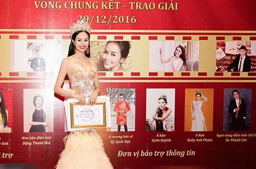 "Gương mặt sân khấu - điện ảnh triển vọng 2016" tiền thân là cuộc thi Hoa hậu Điện ảnh do Sở Văn hóa - Thể thao và Du lịch kết hợp với Hội Điện ảnh TP HCM thực hiện. Sau 15 năm tổ chức, cuộc thi đã phát hiện và đạo tạo nhiều ngôi sao điện ảnh, diễn viên kịch nổi tiếng tại Việt Nam như Quyền Linh, Minh Luân, Lý Nhã Kỳ, Phi Ngọc Ánh, Âu Thành Cát...Ảnh VNE