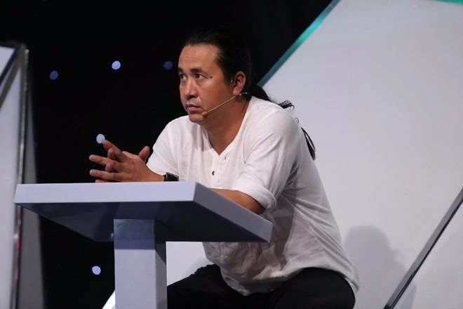 HLV Lê Minh Sơn không bày tỏ sự hứng thú với ca khúc Hồi ức. Ảnh Zing