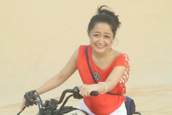 Thu Hà còn bén duyên điện ảnh với nhiều vai diễn trong các phim: Nhật ký Vàng Anh, Mùa thu không cô đơn, Trần Thủ Độ...