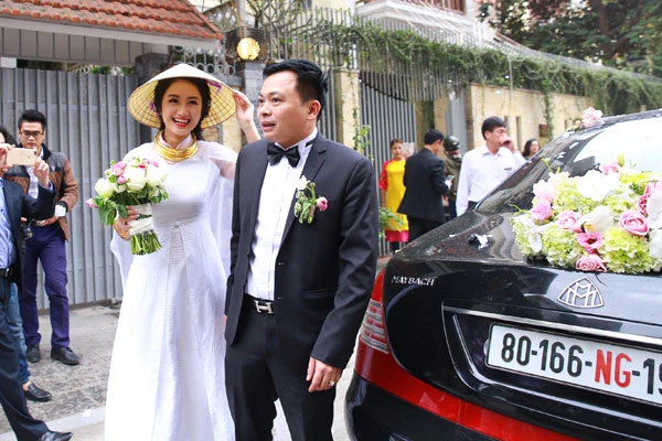 chong-dai-gia-tang-sieu-xe-gan-20-ty-cho-hoa-hau-thu-ngan