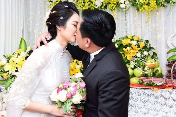 hoa-hau-thu-ngan-duoc-ruoc-dau-bang-sieu-xe-hon-10-ty-19