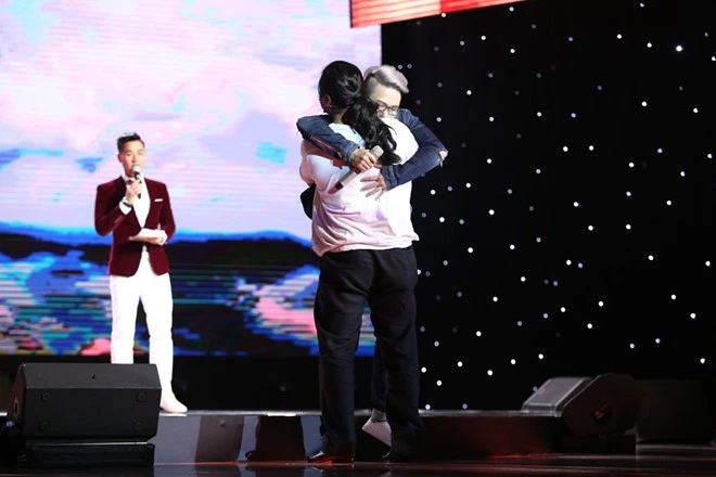 Chang trai chuyen gioi tiep tuc toa sang o Sing My Song hinh anh 3