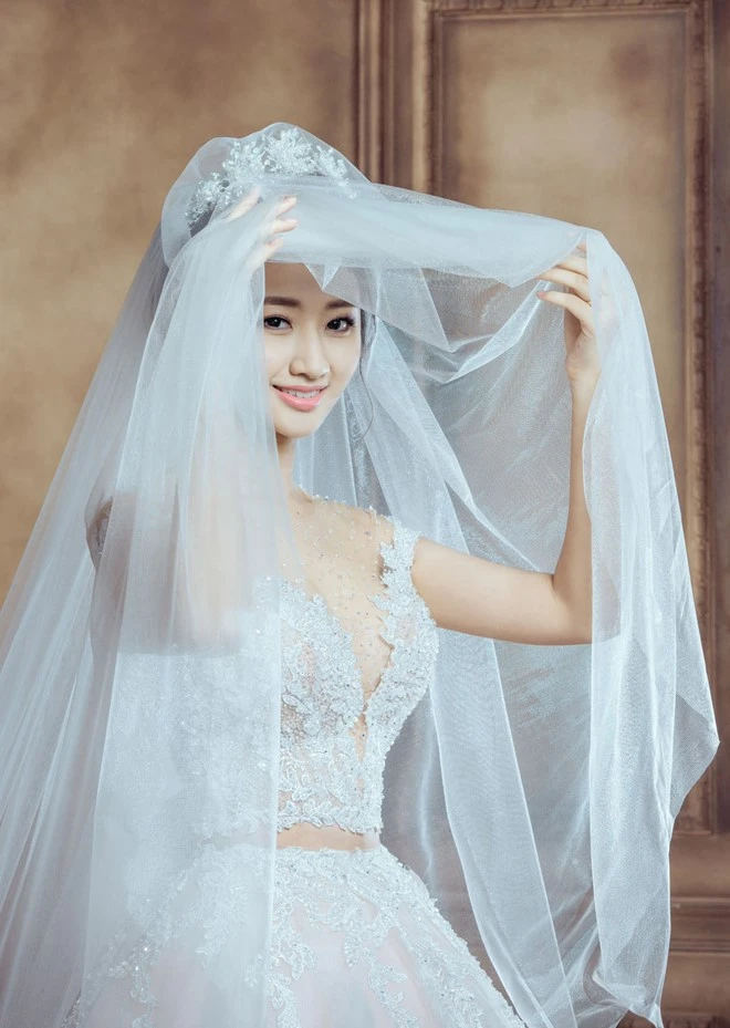 Ve dep cua hoa hau Thu Ngan trong nhung buc hinh cuoi hinh anh 2