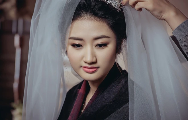 Hoa hậu Thu Ngân nũng nịu bên chồng hơn 19 tuổi