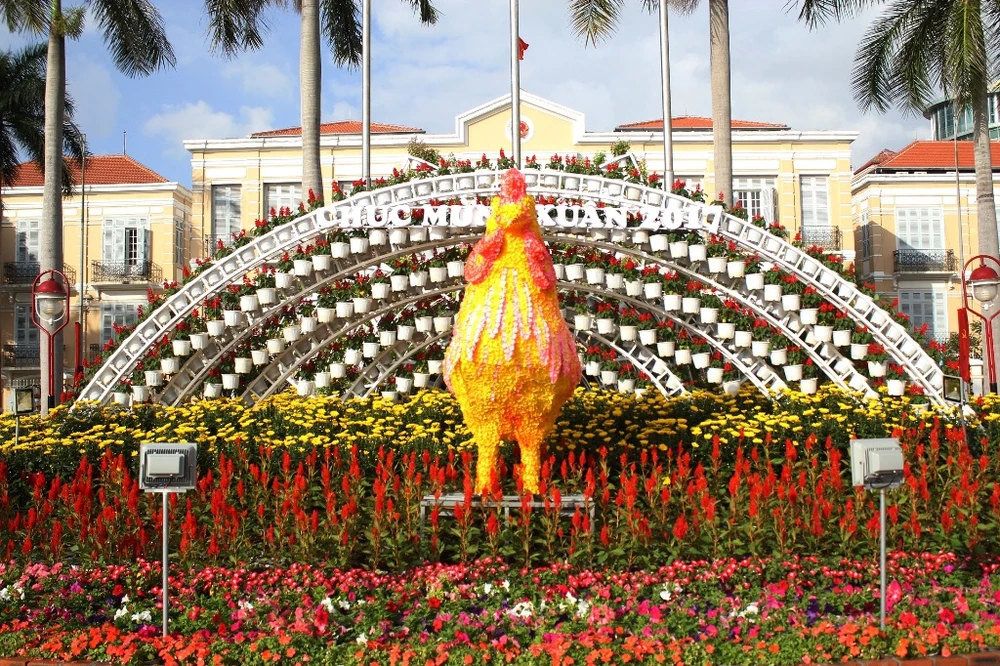 Đà Nẵng rực rỡ sẵn sàng đón xuân ảnh 1