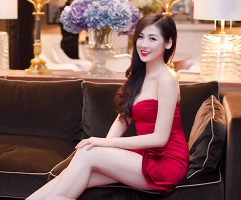 Năm Dậu với nữ nghệ sĩ cầm tinh con Gà ảnh 19 Image result for á hậu tú anh