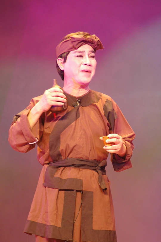 NSƯT Thanh Sang trong lòng đồng nghiệp ảnh 9 NSƯT Thanh Sang với vai diễn để đời - Trần Minh (vở Bên cầu dệt lụa)