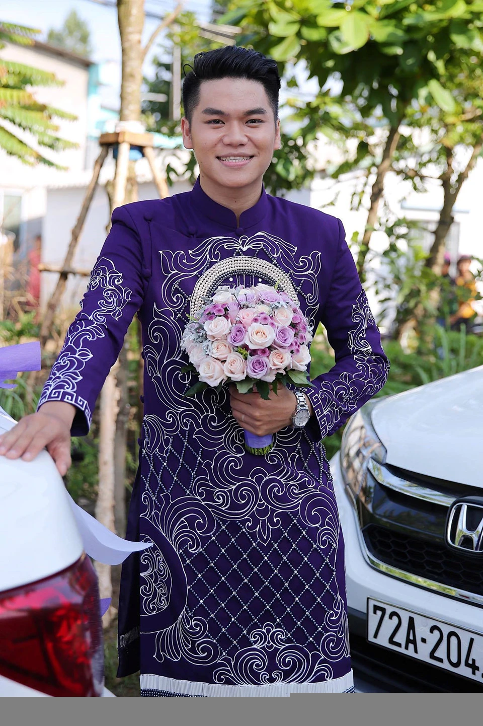 Le Phuong rang ngoi trong le cuoi lan hai voi chong kem 7 tuoi hinh anh 4