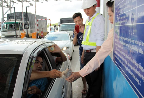 giam-phi-bot-cai-lay-gay-tranh-cai-cong-dong