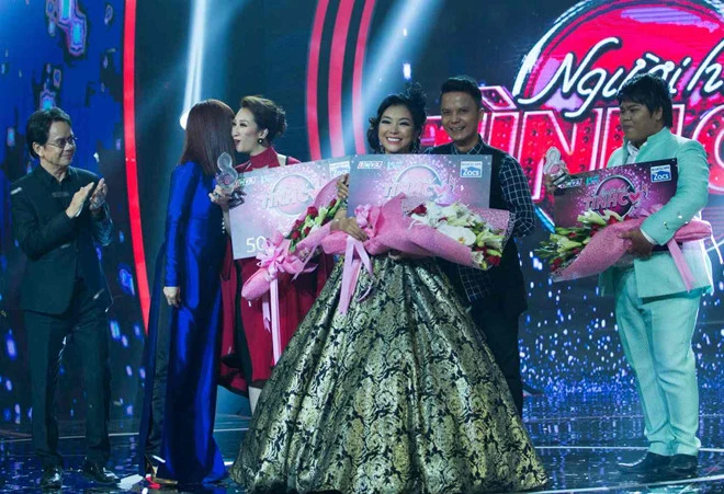 Nguyen Phuong Anh xuc dong khi tro thanh quan quan Nguoi hat tinh ca hinh anh 1