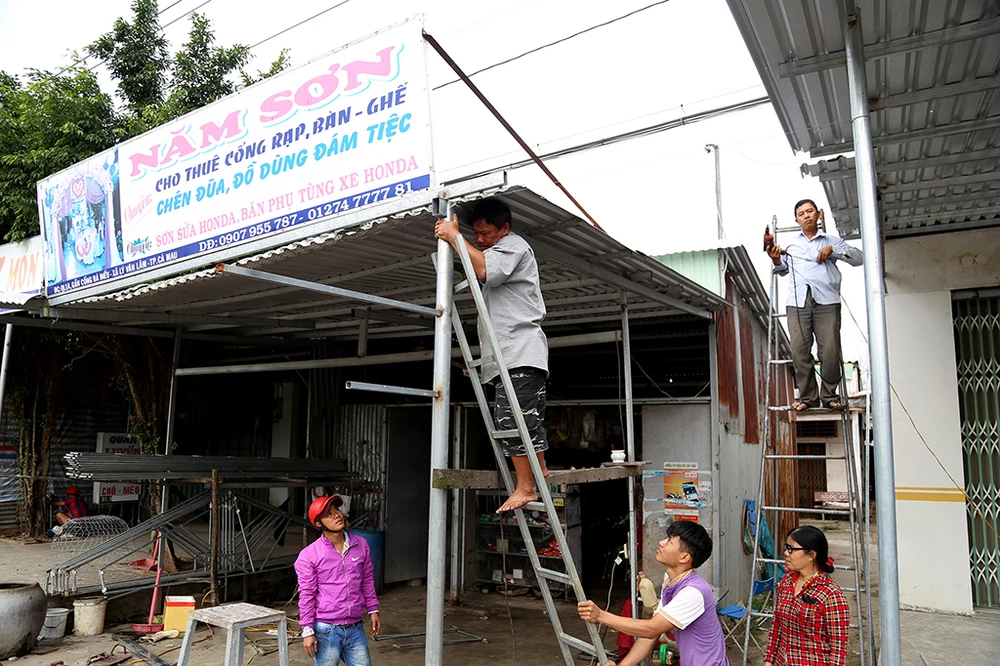Hình ảnh người dân Cà Mau chống bão số 16 ảnh 2