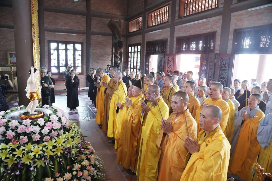RÆ°á»c 400 xe hoa má»«ng Äáº¡i lá» Pháº­t Äáº£n Vesak 2019