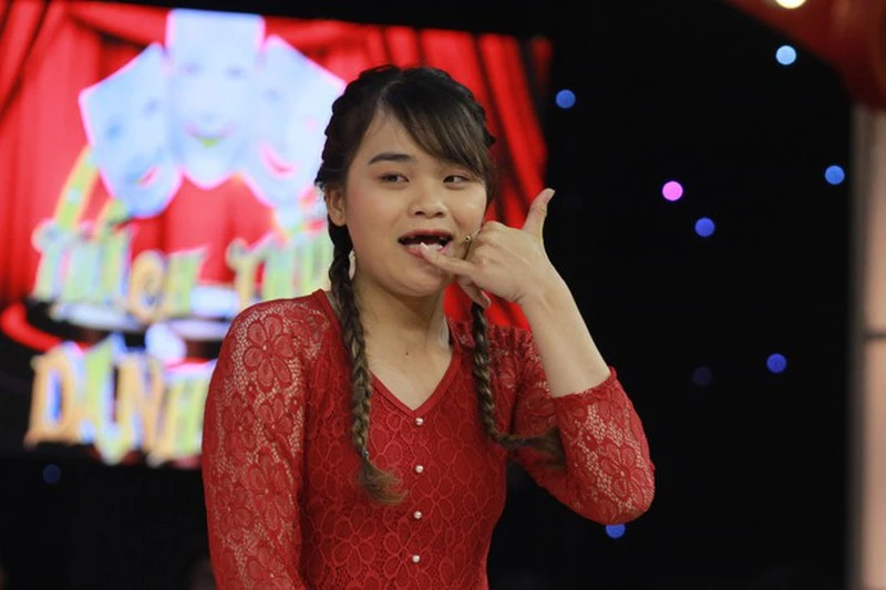 Cô gái mất 9 chiếc răng ẵm 100 triệu đồng Thách thức danh hài - ảnh 1