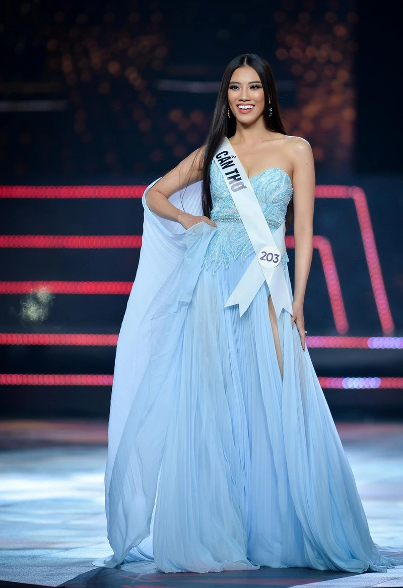 Á hậu Kim Duyên khoe dáng nóng bỏng với bikini ảnh 4 Khánh Vân, Hương Ly,Kim Duyên catwalk đẹp nhất Hoa hậu Hoàn vũ - ảnh 12