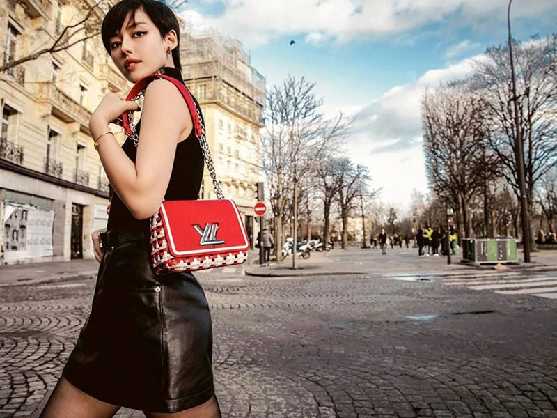 Loạt sao Việt về từ vùng dịch COVID-19, Minh Hằng khoe dáng - ảnh 7