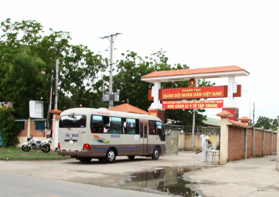 Ninh Thuận đón 230 người Việt từ Malaysia về khu cách ly ảnh 11