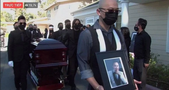 Phương Loan hát tiễn biệt chồng - nghệ sĩ Chí Tài lần cuối ảnh 8