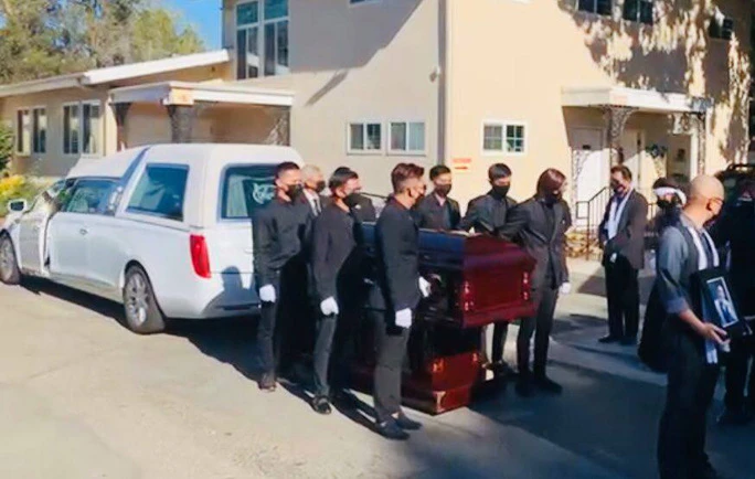 Phương Loan hát tiễn biệt chồng - nghệ sĩ Chí Tài lần cuối ảnh 9