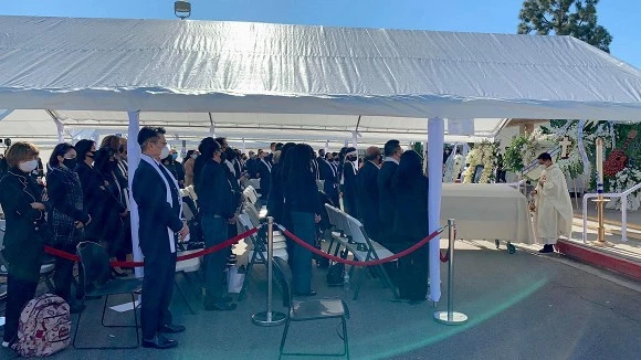 Phương Loan hát tiễn biệt chồng - nghệ sĩ Chí Tài lần cuối ảnh 5