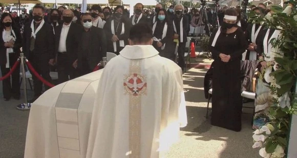 Phương Loan hát tiễn biệt chồng - nghệ sĩ Chí Tài lần cuối ảnh 4