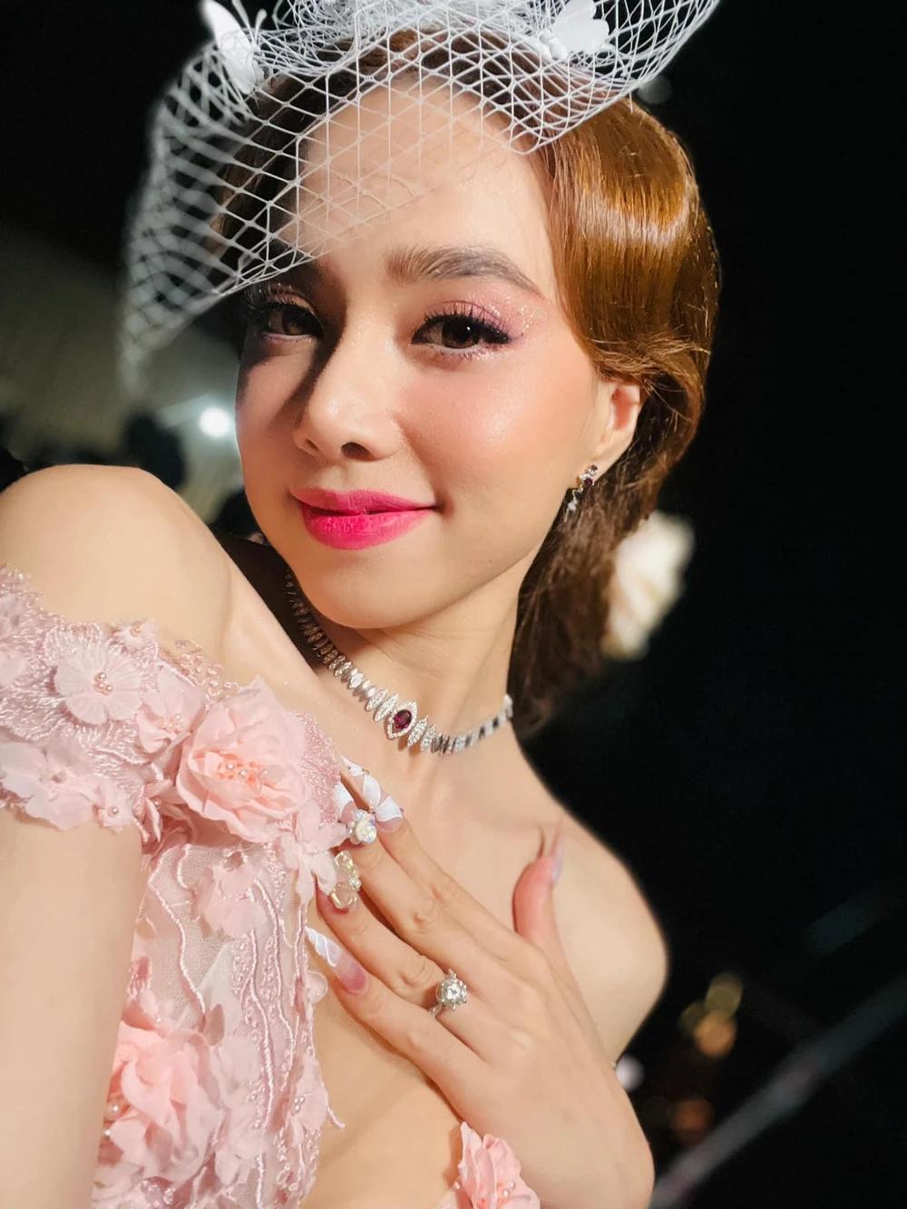 Năm 2006, tại cuộc thi Người mẫu Việt Nam, Đinh Ngọc Diệp xuất sắc nhận giải thưởng"Người mẫu được yêu thích trong năm".